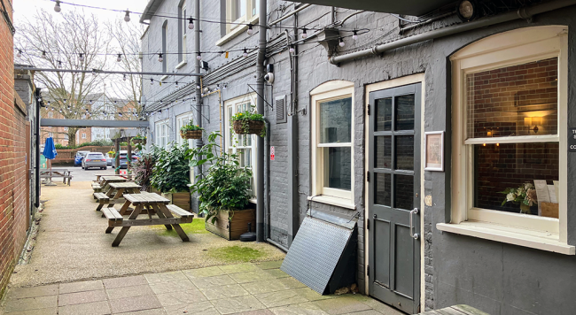 The Swan Alton